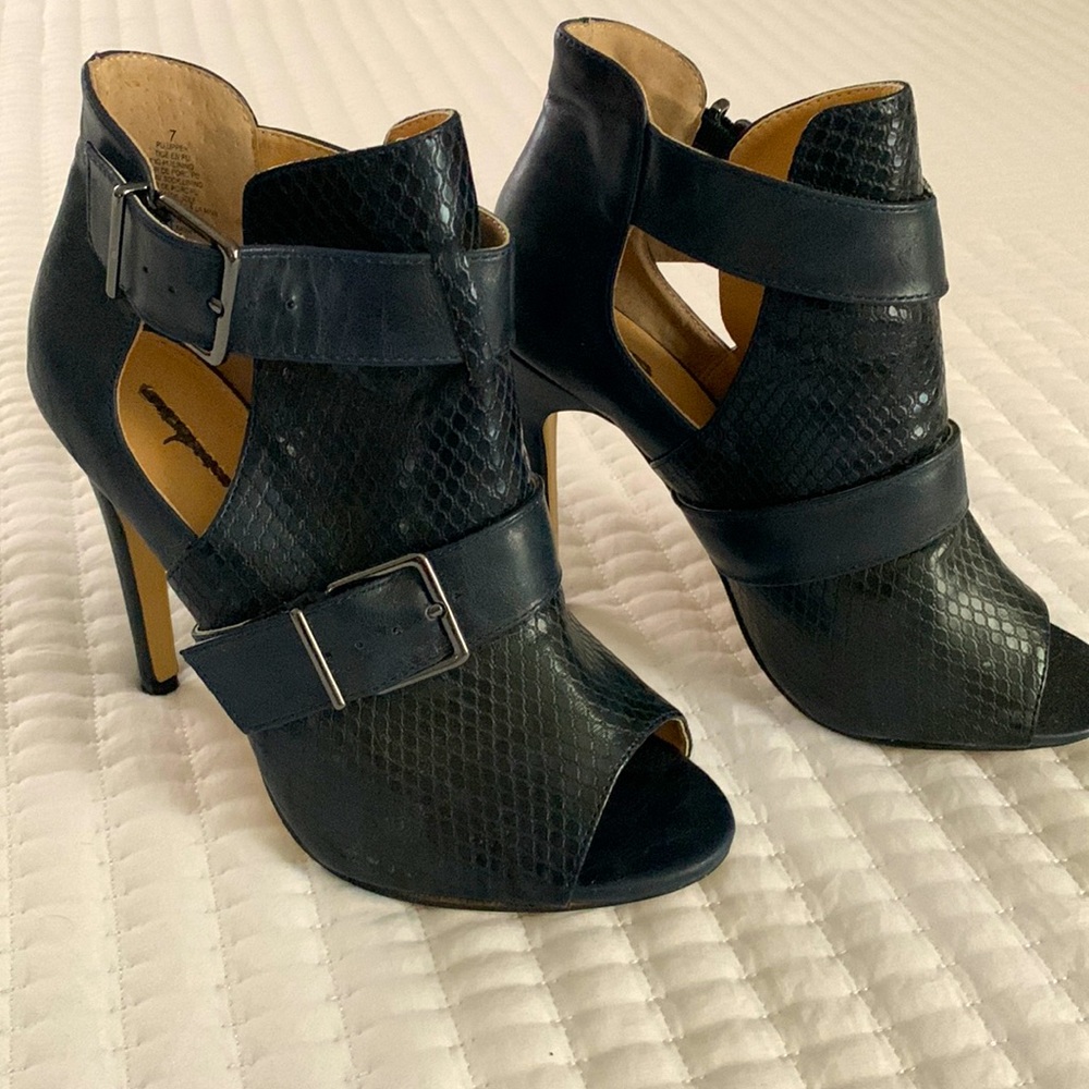 Express Navy Snakeskin Sandles Size 7